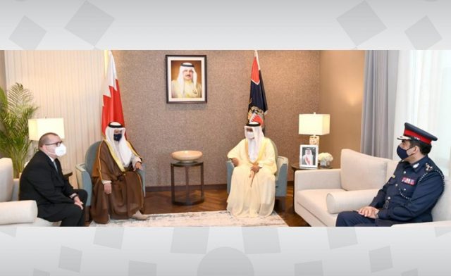 BahrainNOW.net2 | وزير الداخلية يشيد بمضامين كتاب (وجوه من البحرين) ويعتبره عملا فنيا متكاملا‎