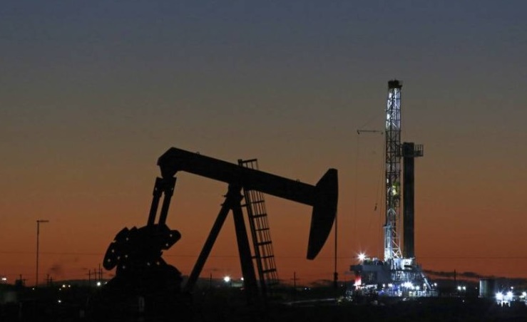 BahrainNOW.net |أسعار النفط ترتفع بأكثر من 1% إثر تراجع مخزونات نواتج التقطير الأمريكية