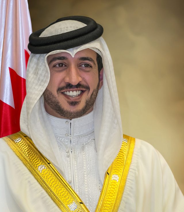 BahrainNOW.net خالد بن حمد يهنىء ناصر بن حمد بتعينه رئيسا لمجلس ادارة الشركة القابضة للنفط والغاز